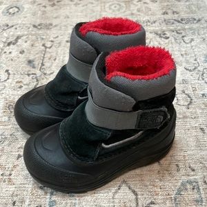 The North Face toddler snow boot size 8